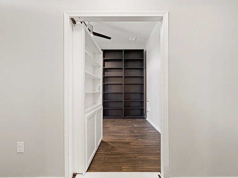 2132 Vizcaya Dr — Photo 11