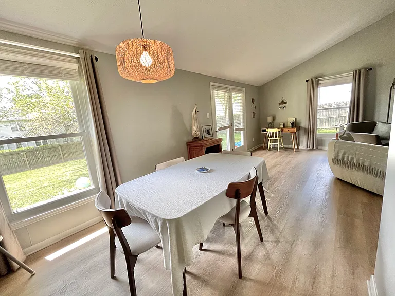 209 Hutchins Dr — Photo 10