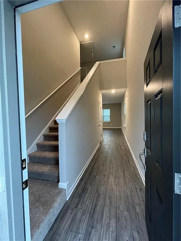 4 bed, 2.5 bath, 1928 sqft, $1,990 — Photo 2