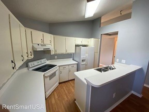 3rd image of 526 Cedaredge Dr