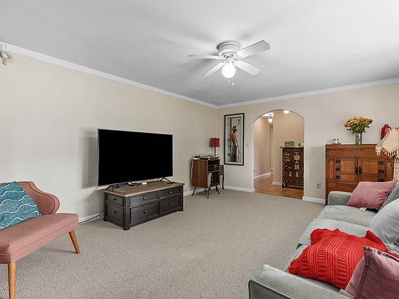 4th image of 2104 Quince St NE
