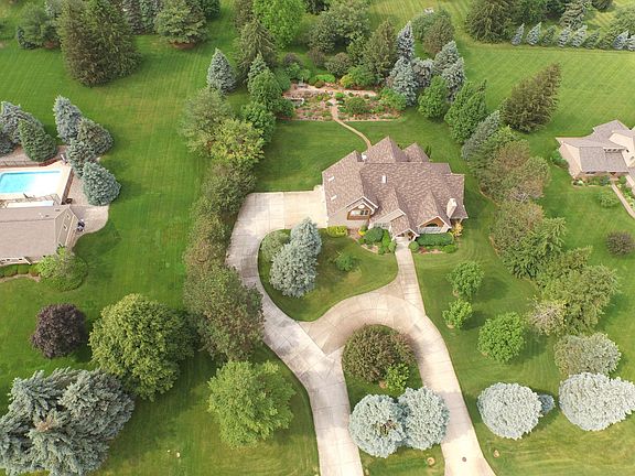 Privacy. Mature Landscaping