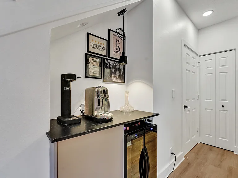 424 NE 1st Ave — Photo 10