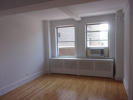 2nd image of 150 E 39th St APT 1603