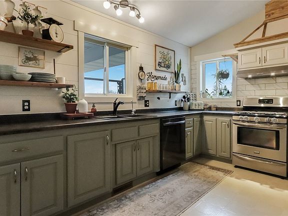 3rd image of 8722 Crescent Avenue