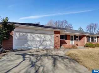 355 Bruce Dr, Lincoln, NE 68510
