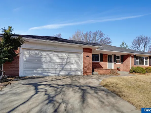 355 Bruce Dr, Lincoln, NE 68510