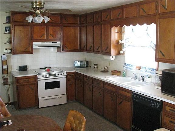 2nd image of 525 Stratford Dr