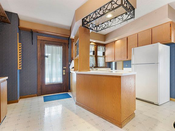 4th image of 1236 Camp Ave
