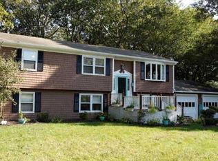 33 Chestnut Rd, North Kingstown, RI 02852