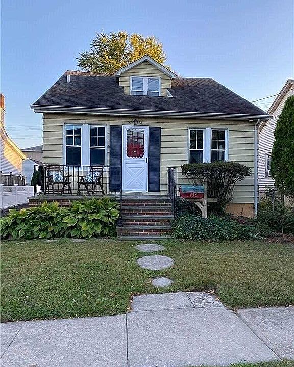 2nd image of 106 Stewart St
