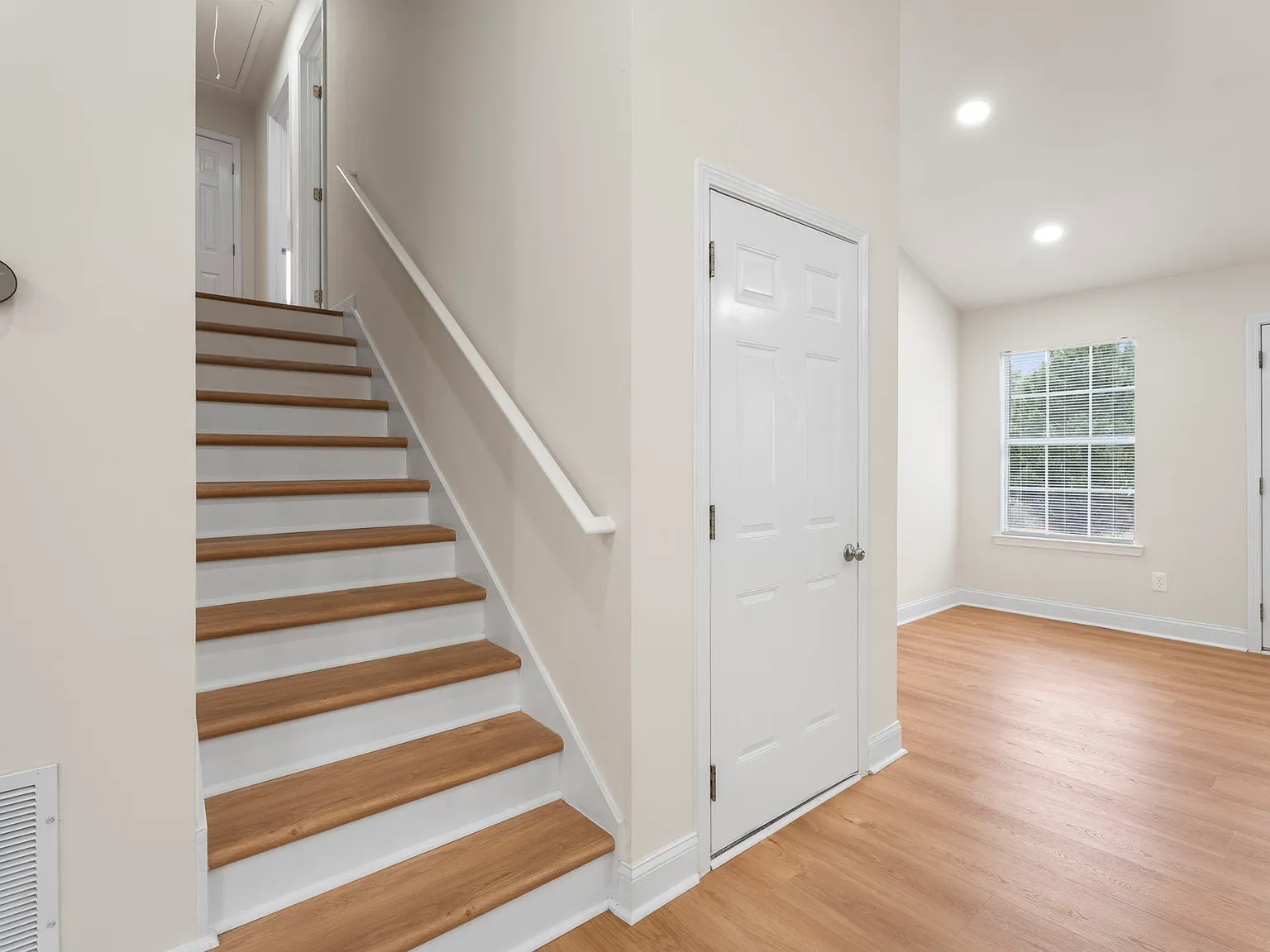 3 bed, 1380 sqft, $1,995 — Photo 3