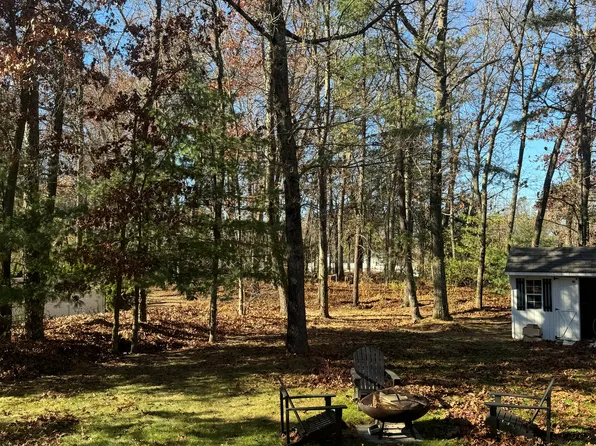 15 Kimberly Ln, Easthampton, MA 01027