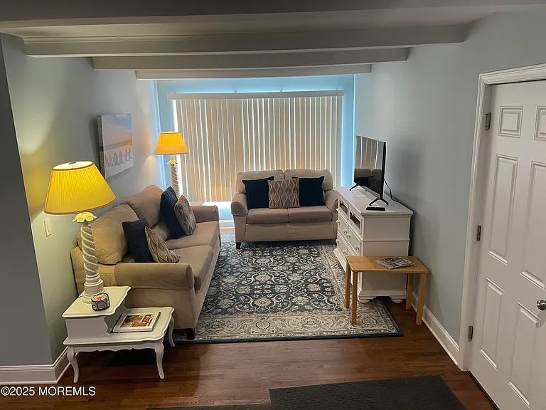300 4th Ave — Photo 22