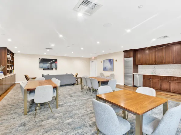 447 Avenue P image 16 of 19