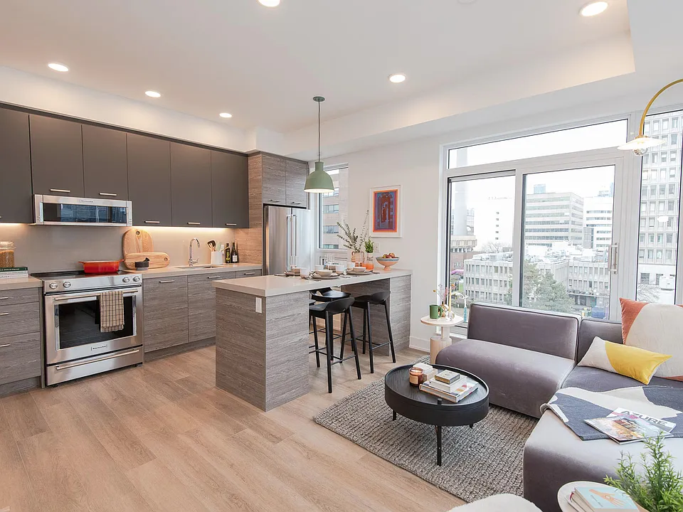 484 Spadina Ave