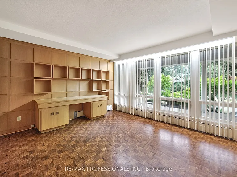 32 Edenbrook Hl — Photo 18