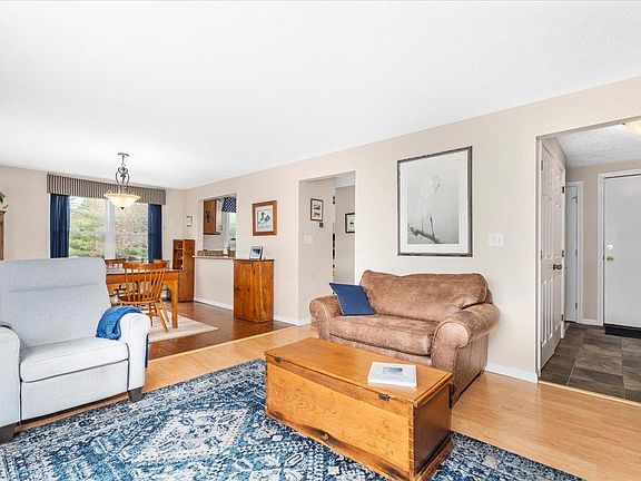 5th image of 7 Corduroy Road #10