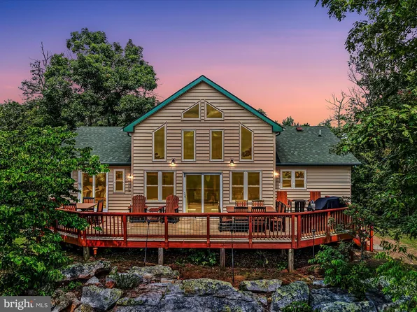 1701 Sparrow Hill Rd, Paw Paw, WV 25434