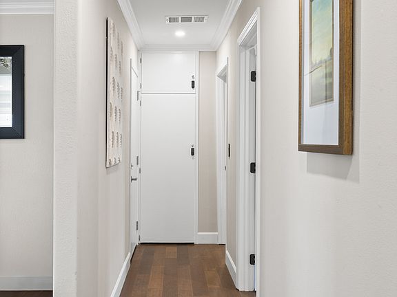 2nd image of 1092 Essex Ave