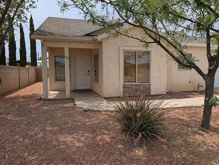 822 Village Dr — Photo 2