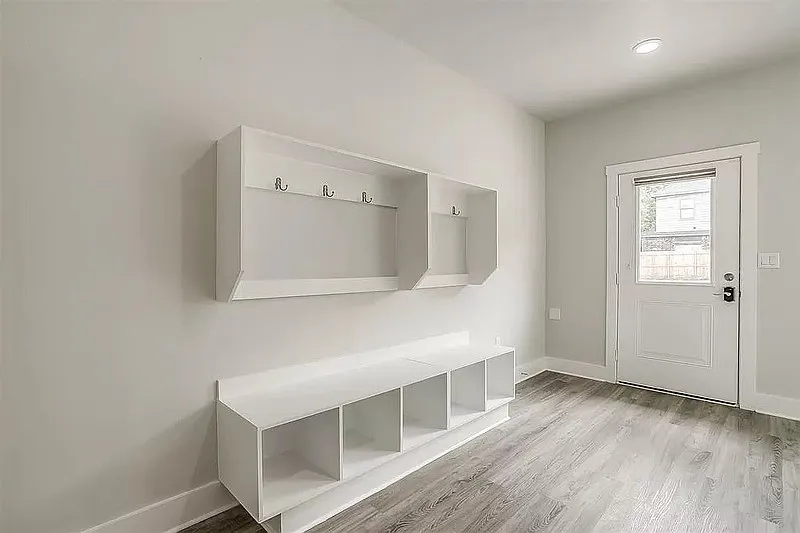 5 bed, 5.0 bath, 2541 sqft, $6,800 — Photo 4