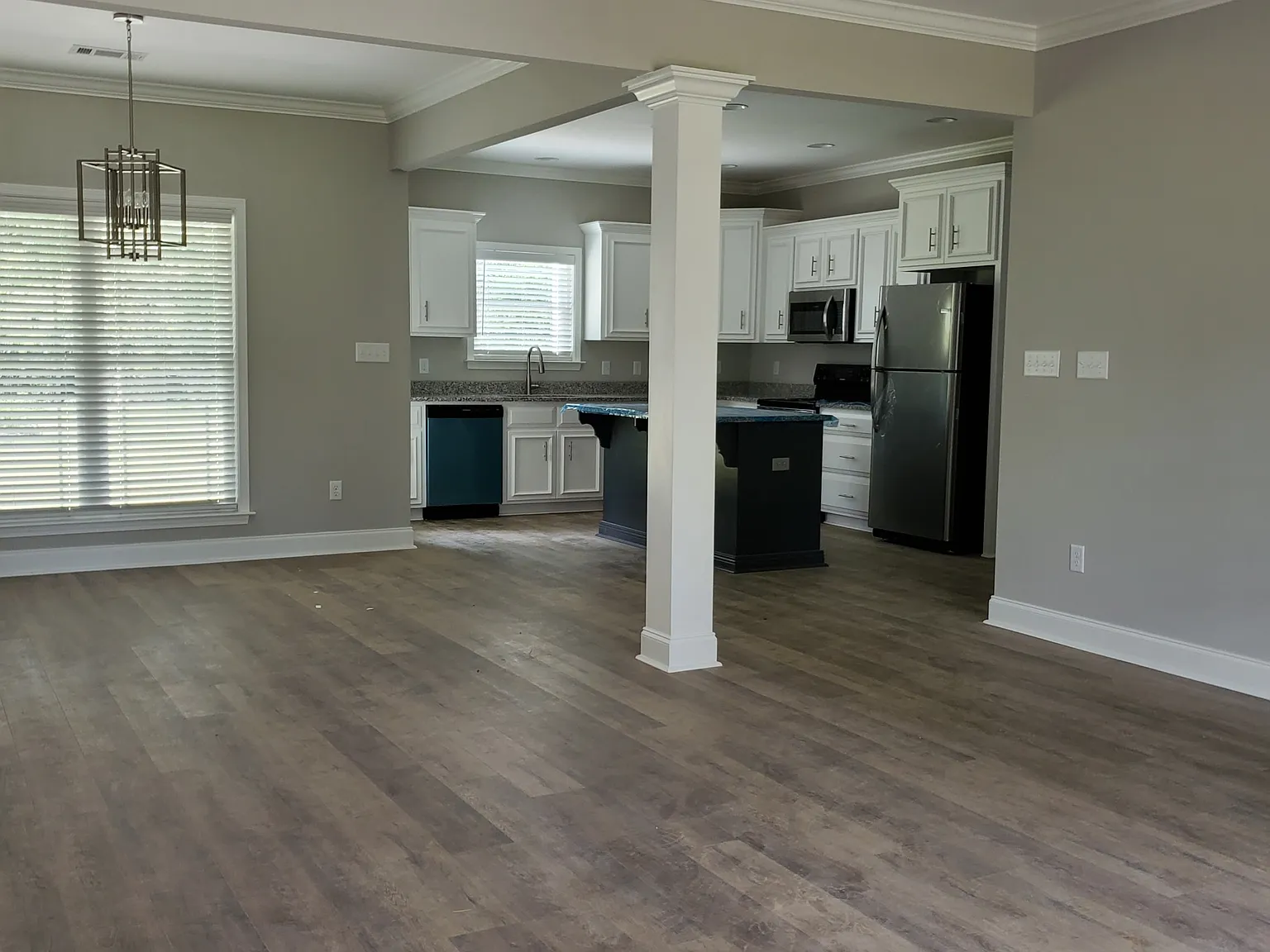 4 bed, 1622 sqft, $1,975 — Photo 2