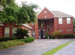 19 Stonegate Park Ct, Spring, TX 77379