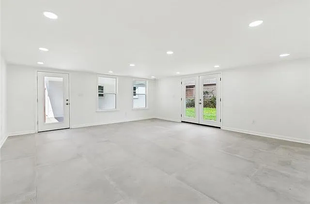 1221 Gaudet Dr — Photo 12