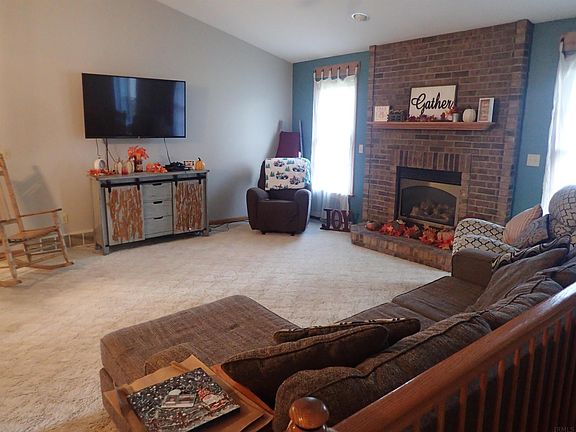 5th image of 317 Park West Dr