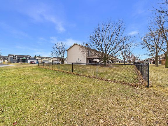 2nd image of 619 Hackberry Dr