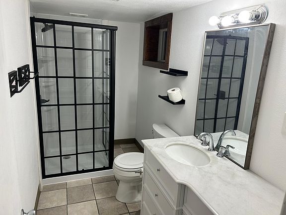 2nd image of 421 W Elm St #B
