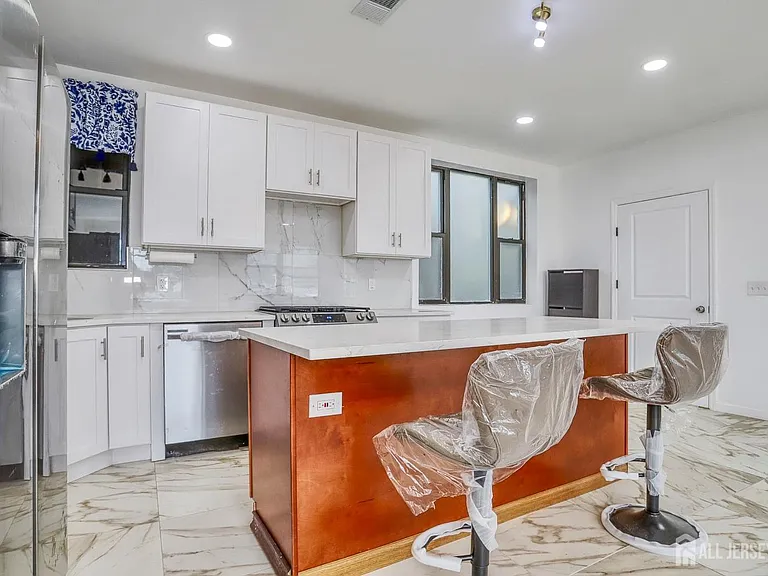 9017 Riverside Pl — Photo 9