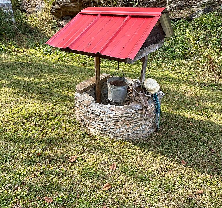 6th image of 6728 Strait Hollow Rd