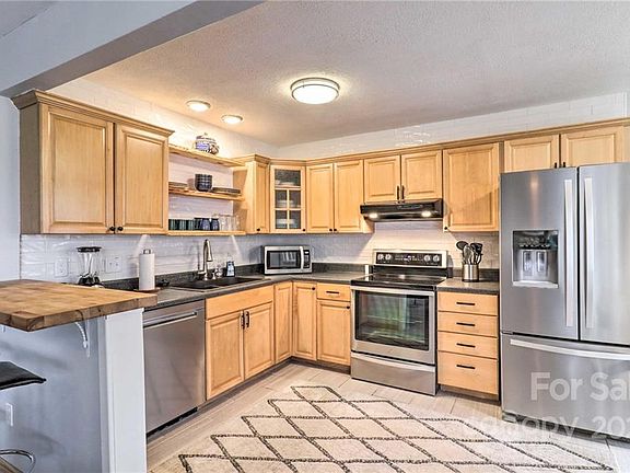 4th image of 11 Shirley Dr