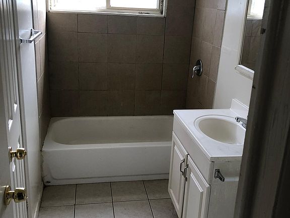 5th image of 6095 Eaton Ct