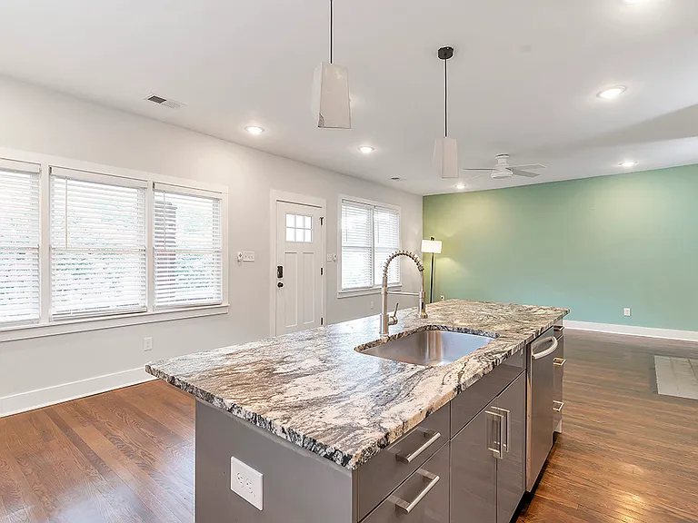 1364 Donnelly Ave SW — Photo 8