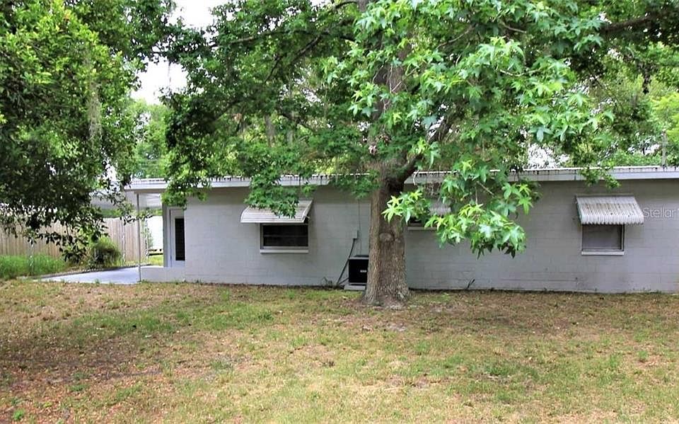 2nd image of 837 Edgewater Cir
