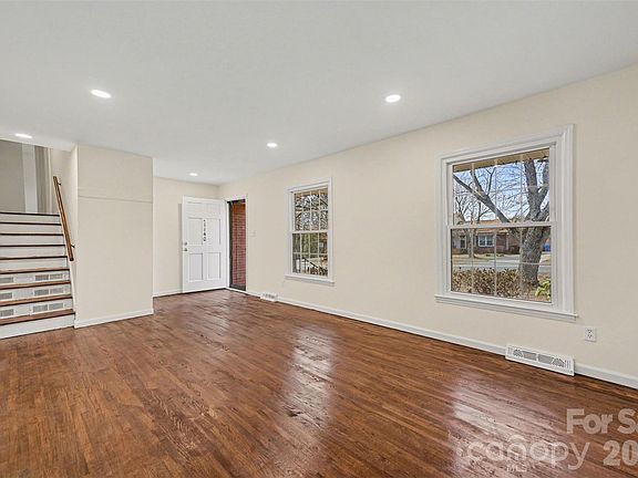 5th image of 1140 Fieldstone Rd