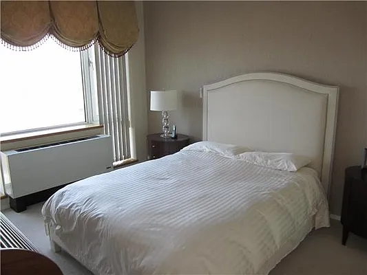 Sold by R New York | media 2
