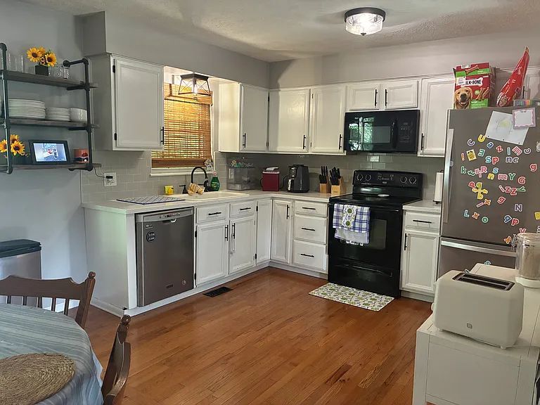111 Phyllis Dr — Photo 18