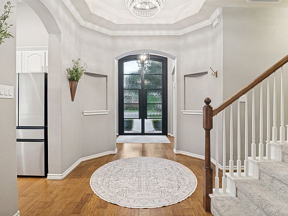 3rd image of 10413 Broadmoor Ln