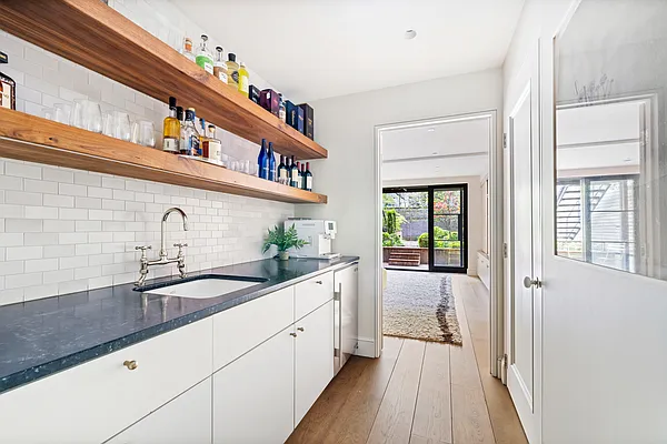 Sold by Compass | media 25