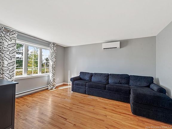 4th image of 96 Nicolas St