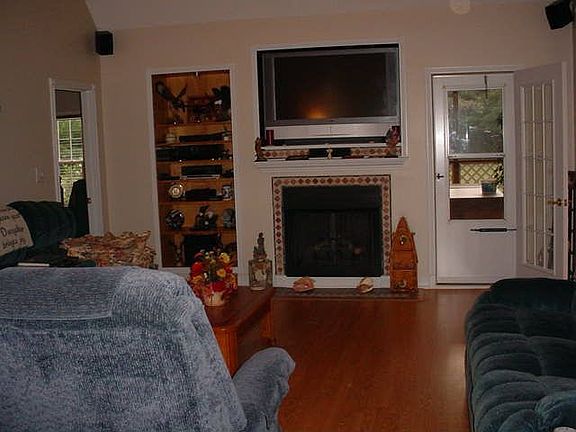 Fireplace, 50'tv w/surround sound