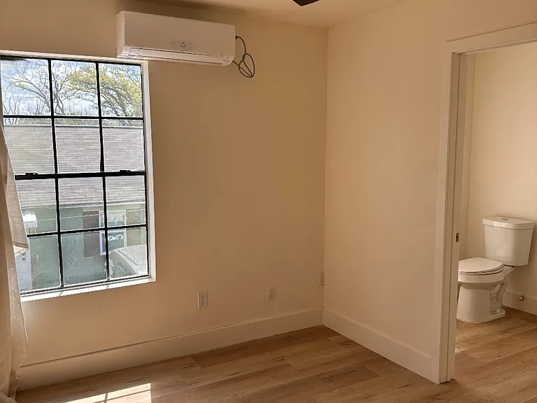 410 Randall St #7 — Photo 9
