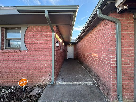 4th image of 108 SE 56th St