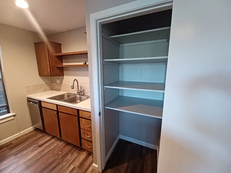 Parklane Apartments — Photo 10