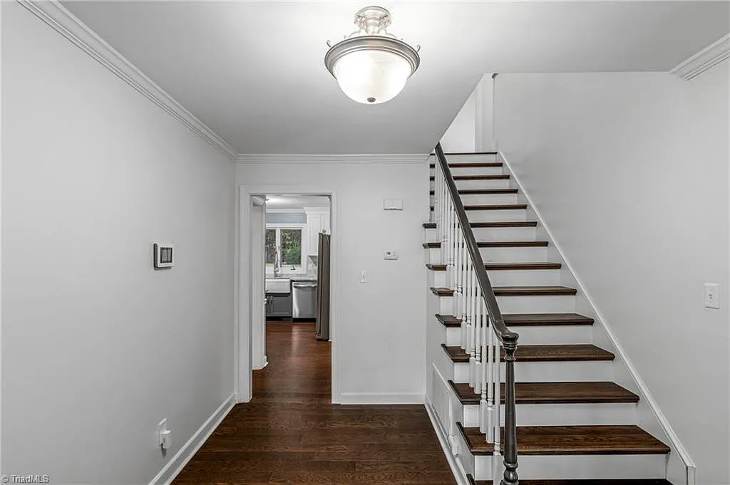 4 bed, 2.5 bath, $2,600 — Photo 2