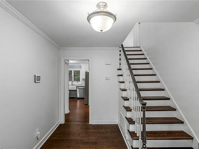 4103 Oak Hollow Dr — Photo 2